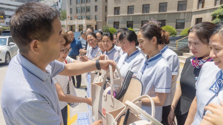 甘肅文旅集團“夏送清涼”情暖一線員工